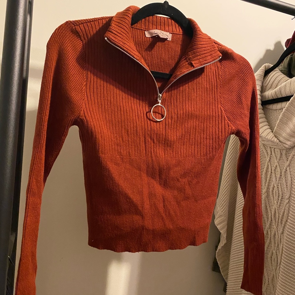 Size small, long sleeve. Never been worn as it is to big for me. Very flattering